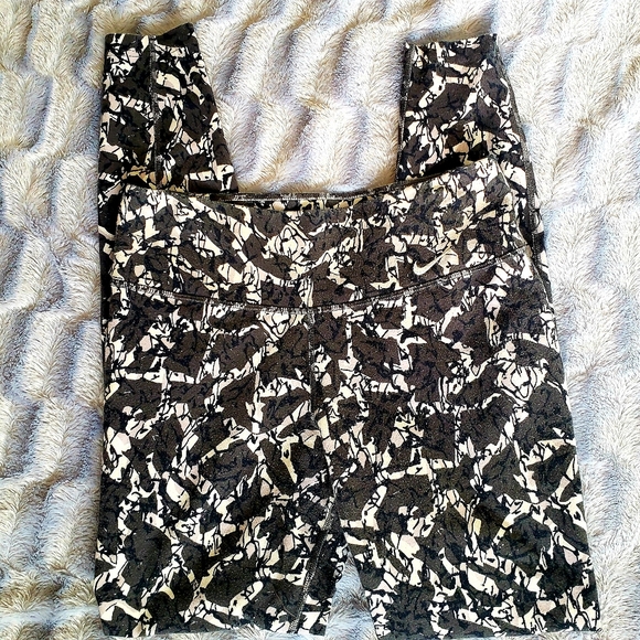 Nike Dri-fit full length leggins - Picture 2 of 4